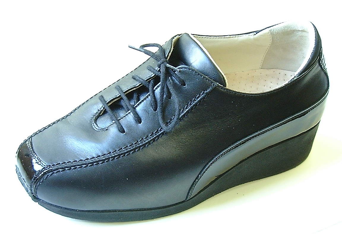 Orthopdischer Maschuh; Damenhalbschuh mit Klettverschlu, bordeaux