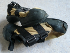 Kletterschuh dringend reparaturbedrftig